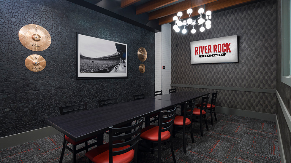 River Rock Pizza & Pasta tables